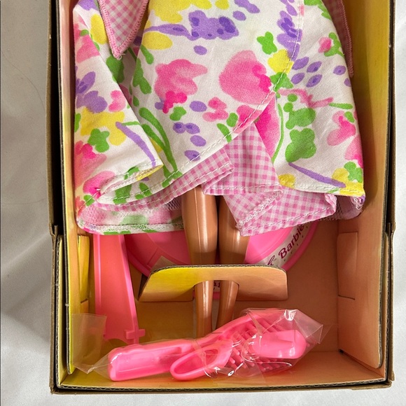 Barbie Spring Petals Special Edition - Picture 8 of 9